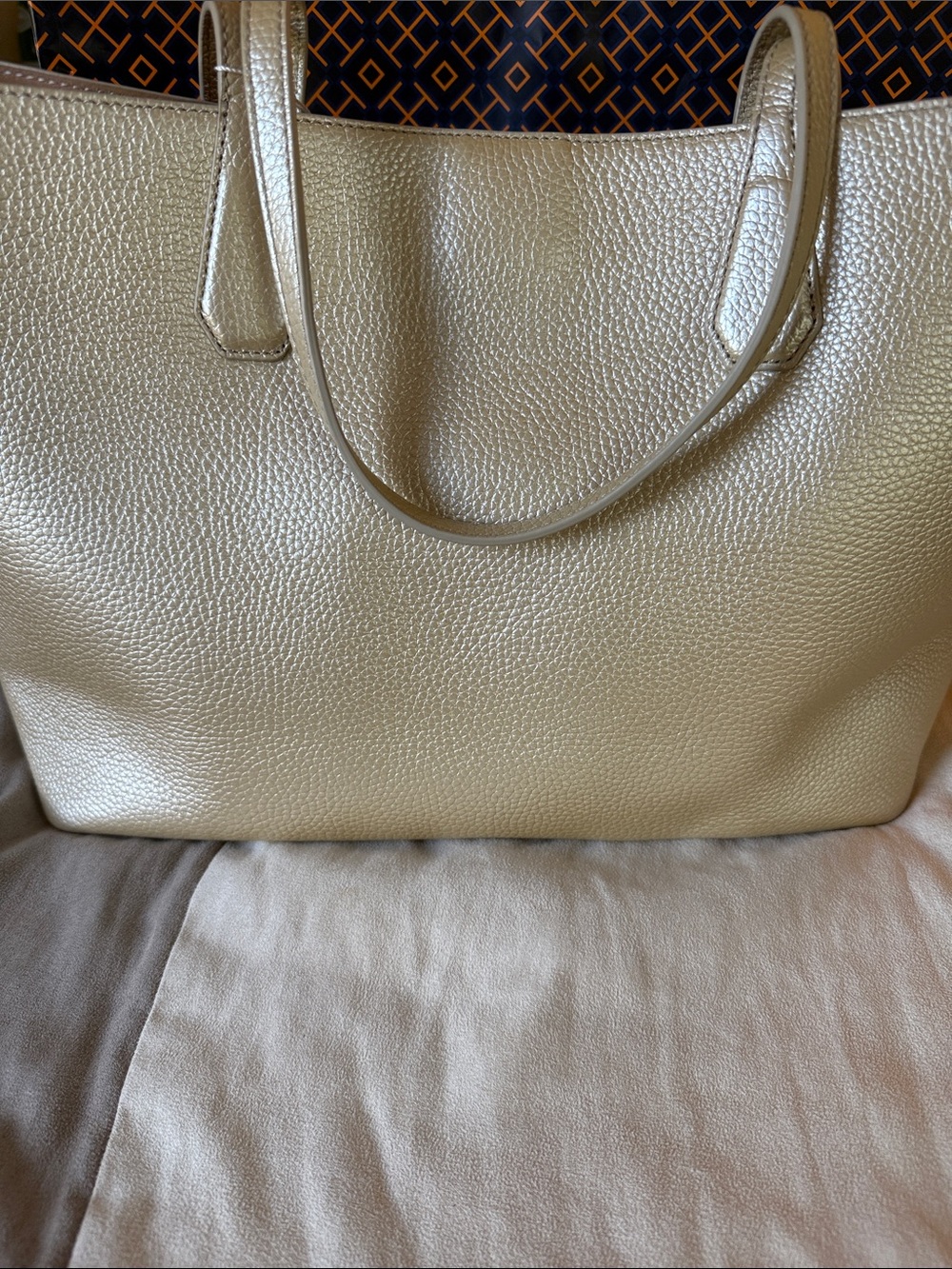 Brand new!!! Tory Burch Metallic Champagne Pebbled Leather Tote - Picture 3 of 11